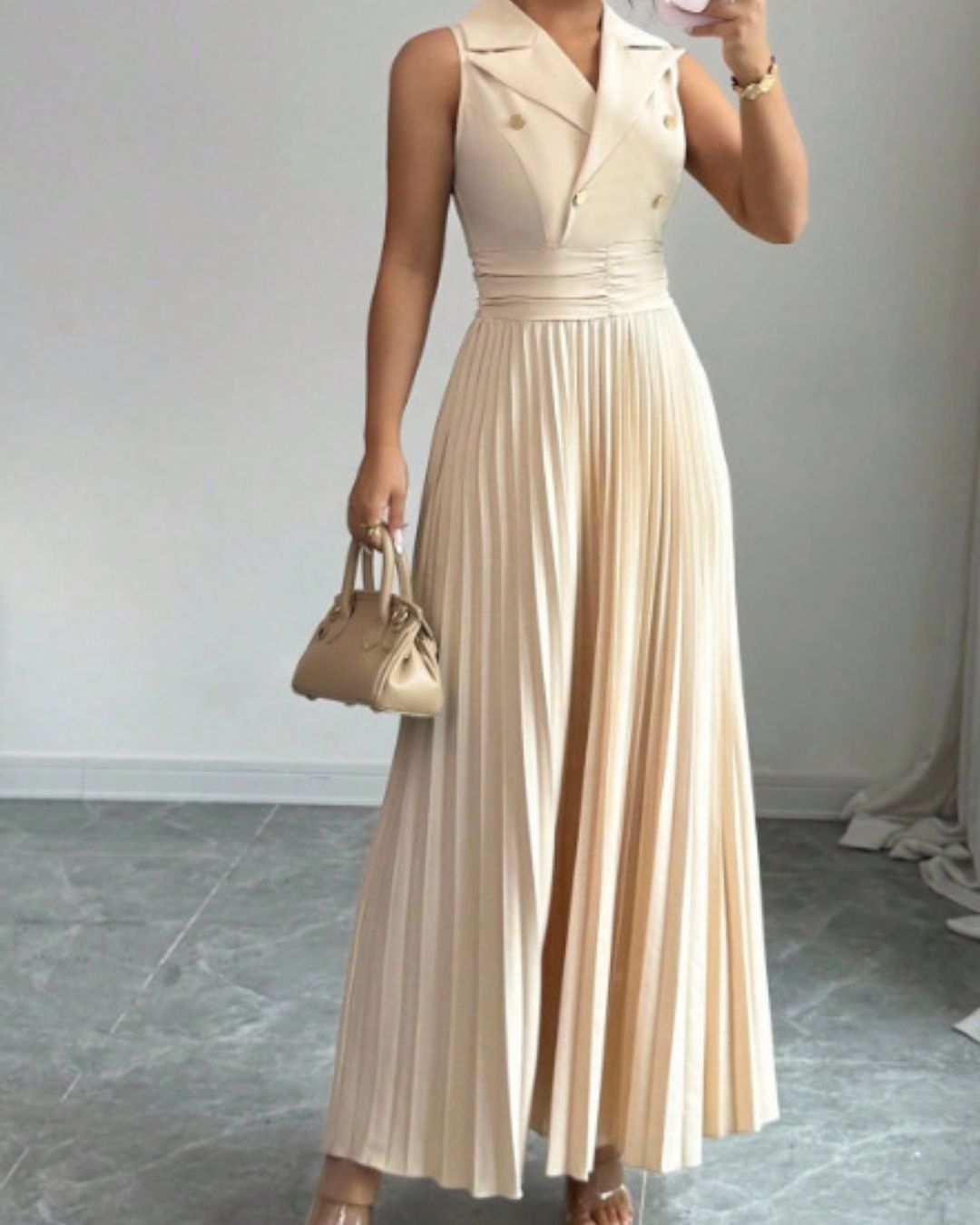 Robe longue plissée Natasha Col tailleur sans manches