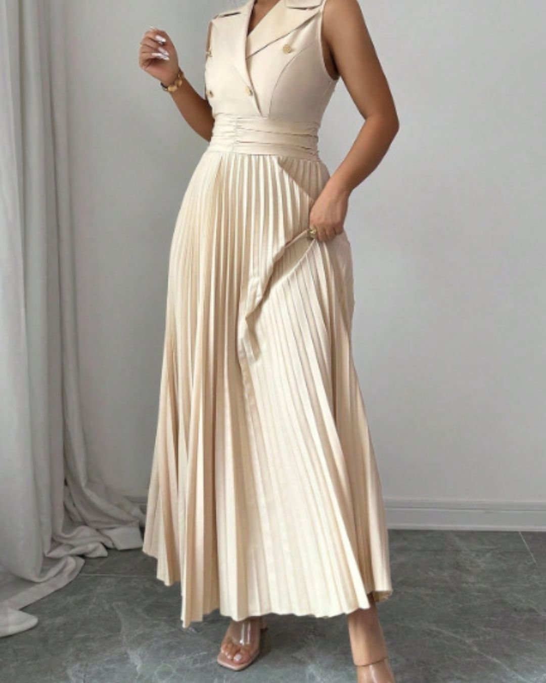 Robe longue plissée Natasha Col tailleur sans manches