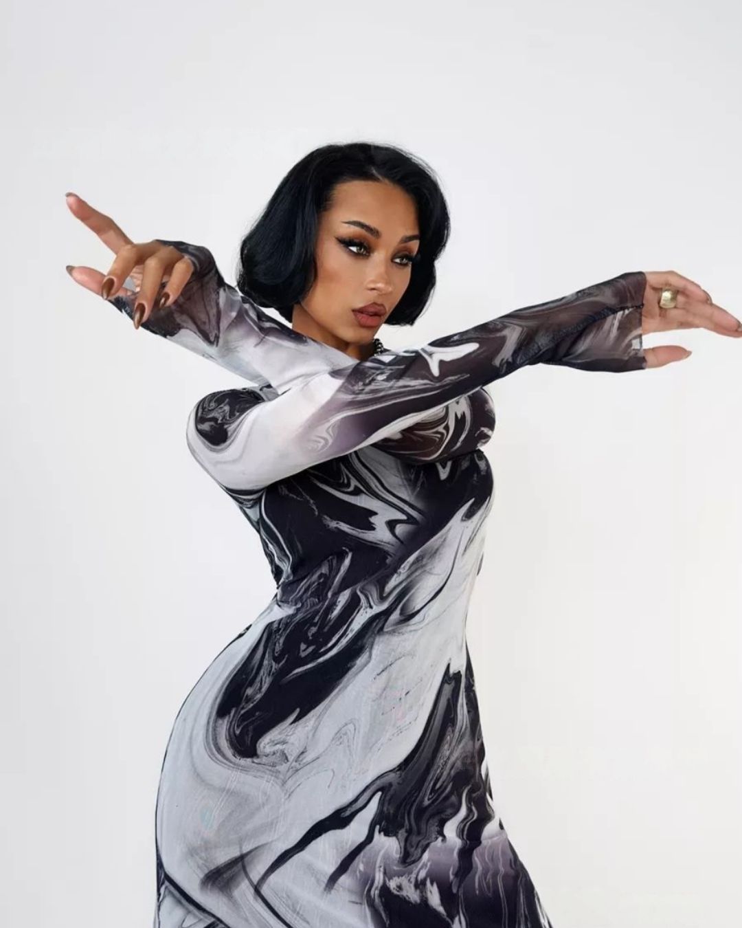 Robe Longue Moulante Sofia Longues Manches Marbré Noir & Blanc